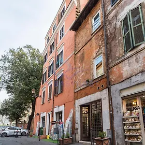 Cozy Entire Close To Piazza Trilussa Roma